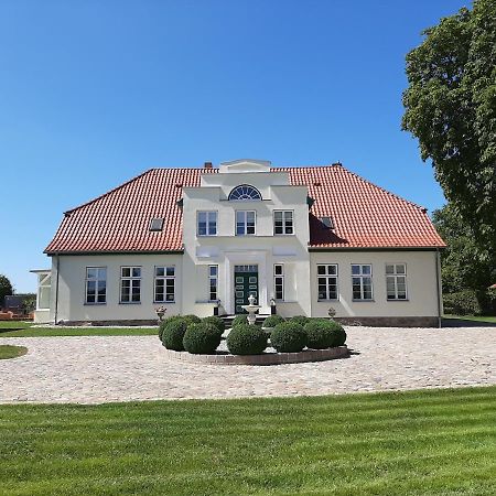 Gutshaus Neu Farpen Hotel Neuburg  ภายนอก รูปภาพ